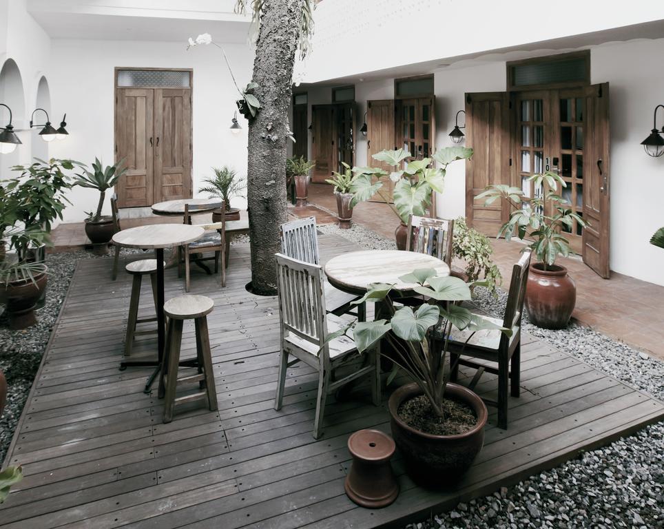 Adhisthana Hotel Yogyakarta Exterior photo
