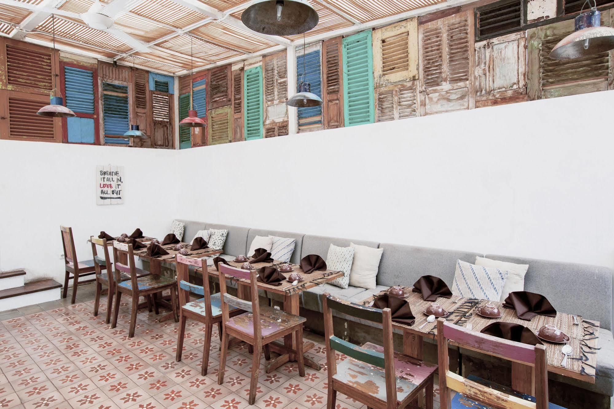 Adhisthana Hotel Yogyakarta Exterior photo
