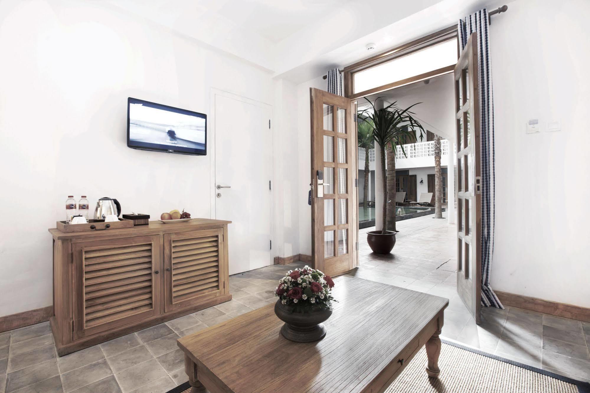 Adhisthana Hotel Yogyakarta Exterior photo